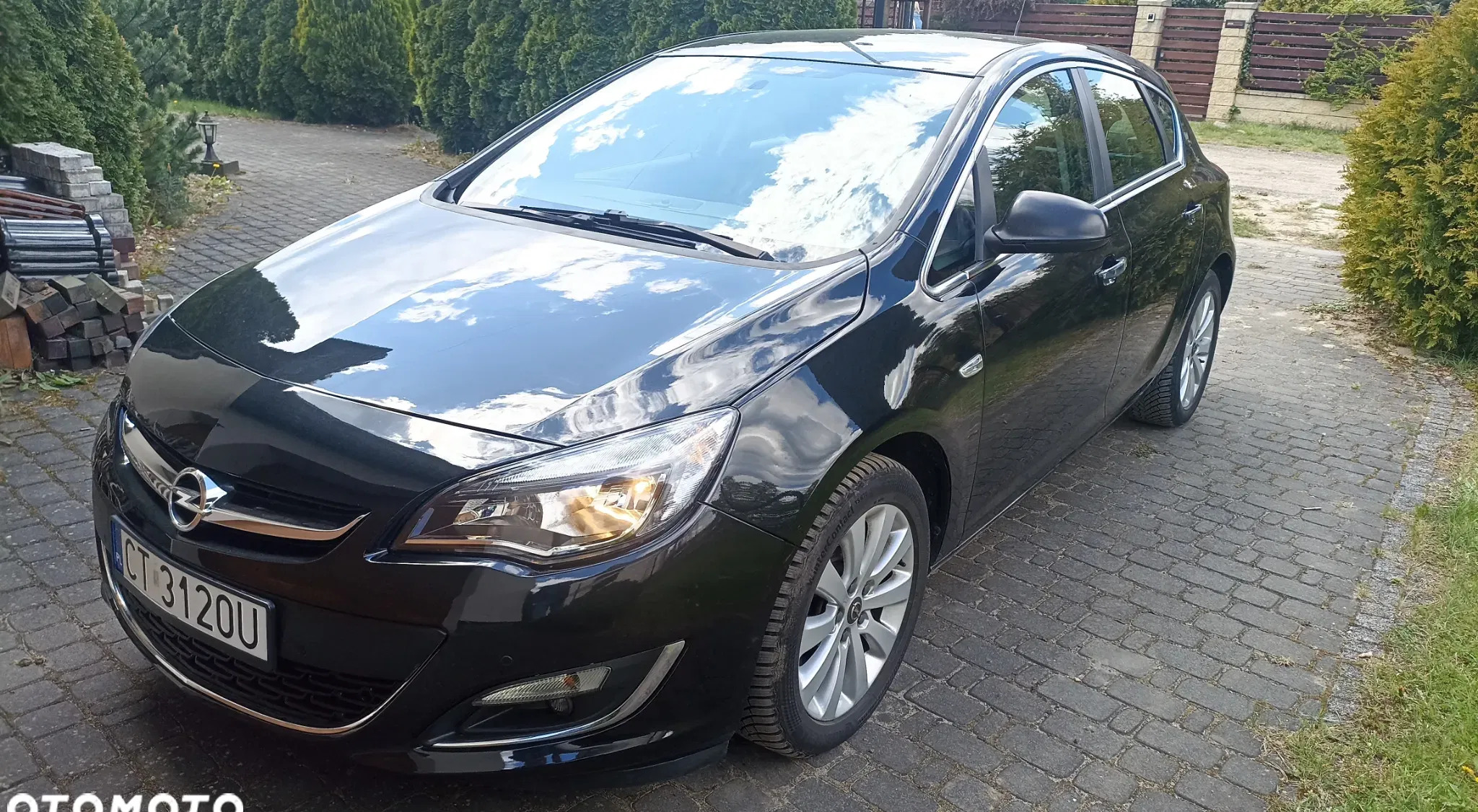 warszawa Opel Astra cena 18500 przebieg: 256000, rok produkcji 2013 z Warszawa